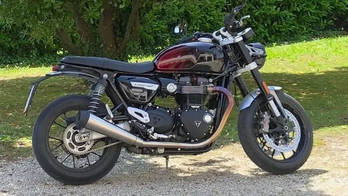 Triumph Speed Twin 1200 Stealth Edition (2024) 