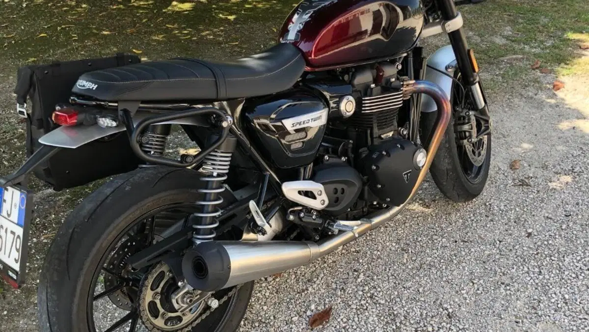 Triumph Speed Twin 1200 Stealth Edition (2024)  (4)