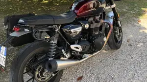 Triumph Speed Twin 1200 Stealth Edition (2024)  (4)