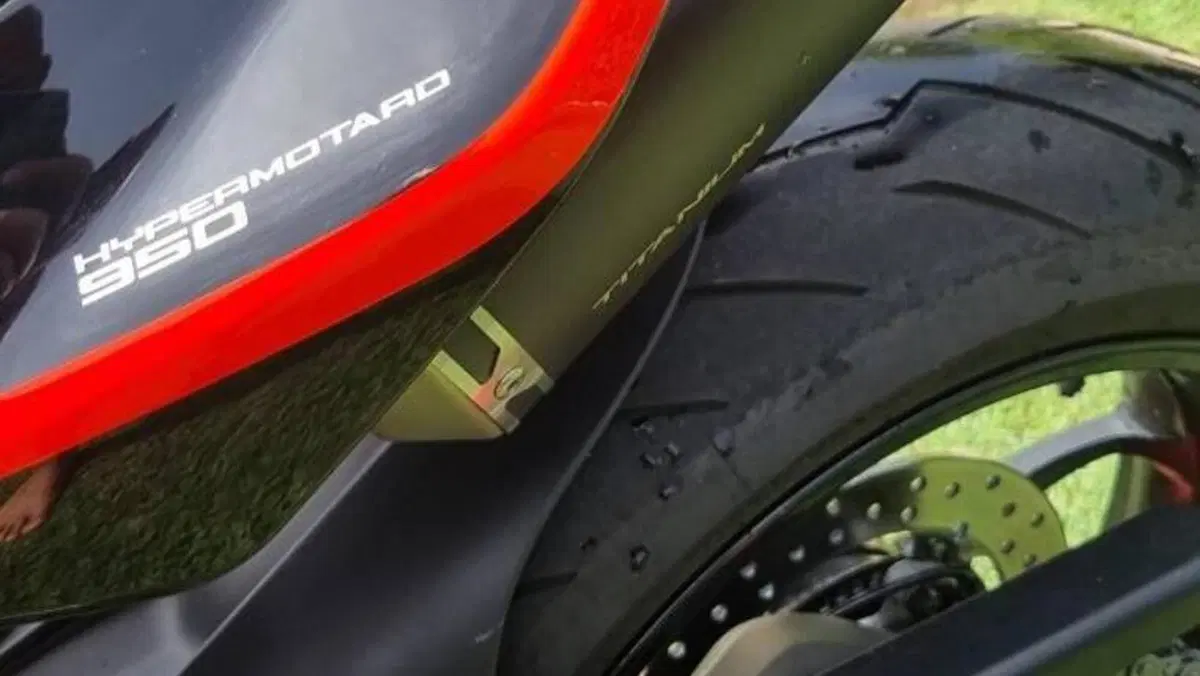 Ducati Hypermotard 950 RVE (2022 - 25)  (10)