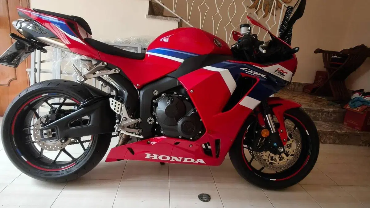 Honda CBR 600 RR (2024 - 26)  (4)