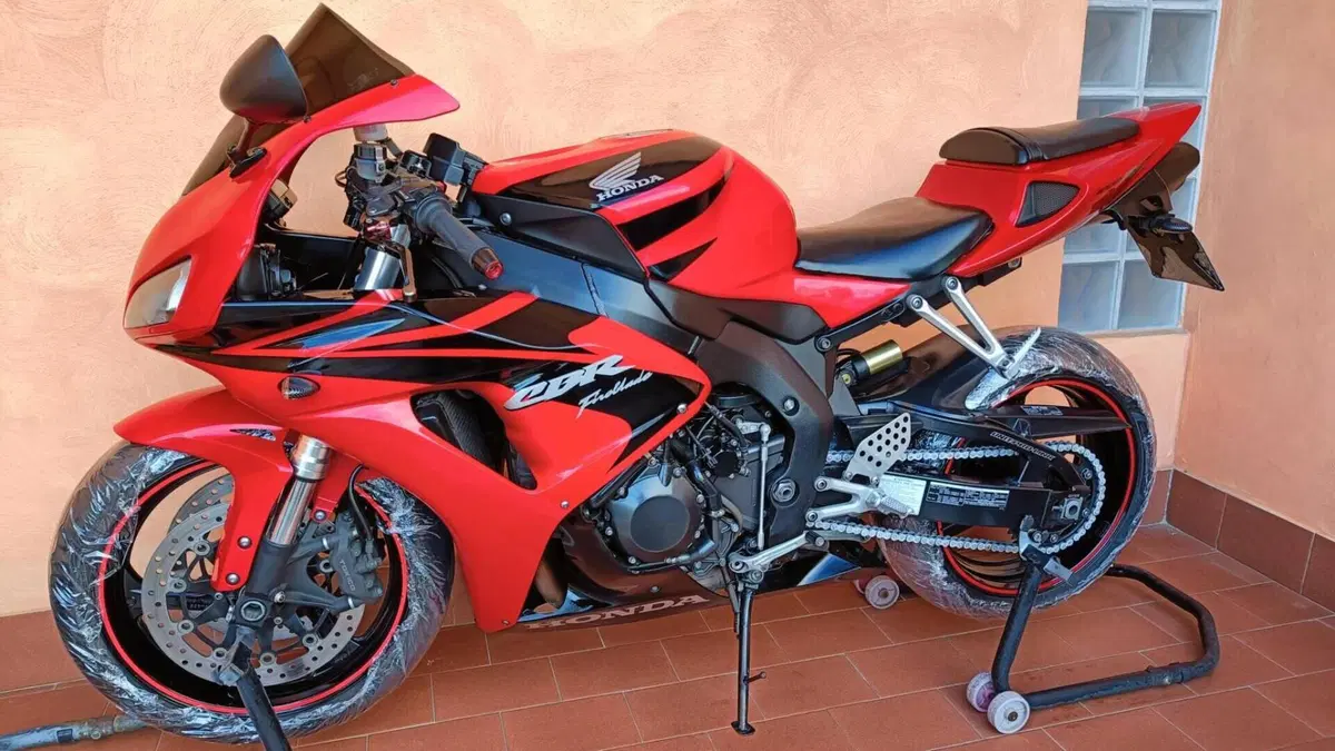 Honda CBR 1000 RR Fireblade (2006 - 07) 