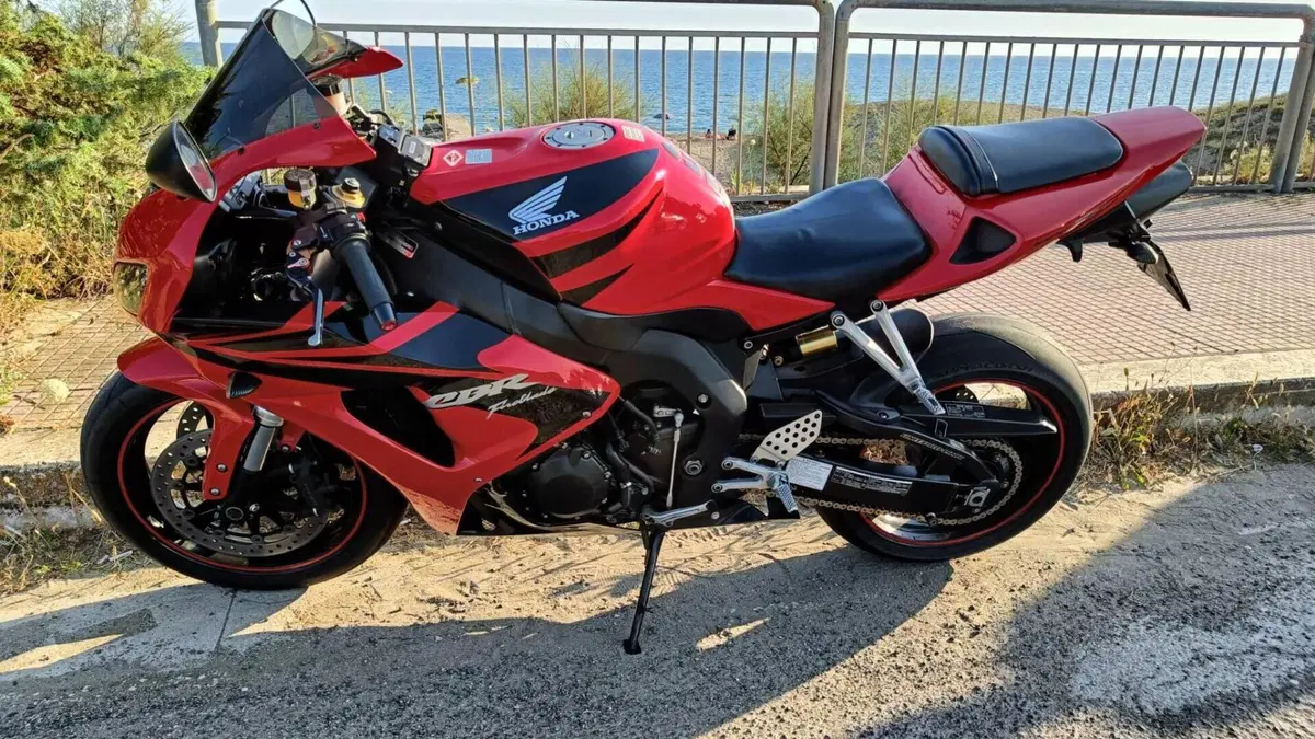 Honda CBR 1000 RR Fireblade (2006 - 07)  (2)
