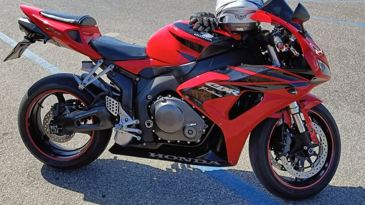 Honda CBR 1000 RR Fireblade (2006 - 07)  (3)