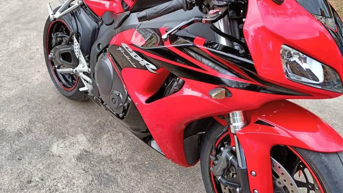 Honda CBR 1000 RR Fireblade (2006 - 07)  (4)