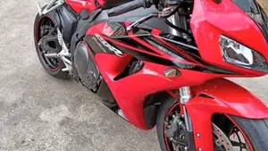Honda CBR 1000 RR Fireblade (2006 - 07)  (4)