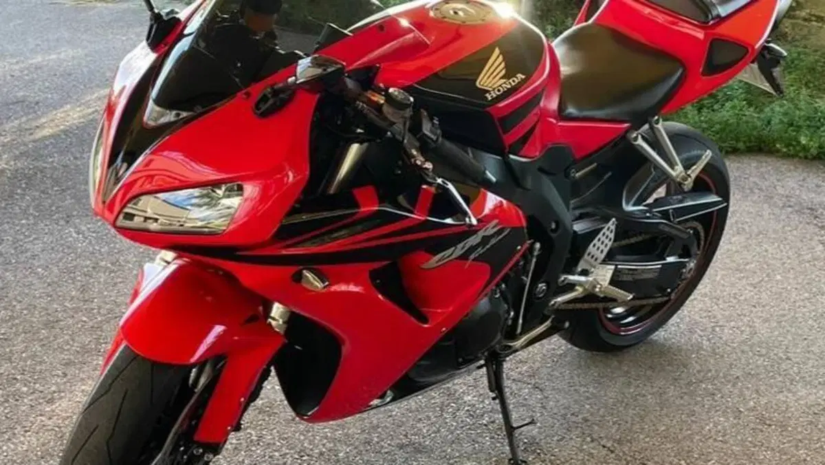 Honda CBR 1000 RR Fireblade (2006 - 07)  (6)
