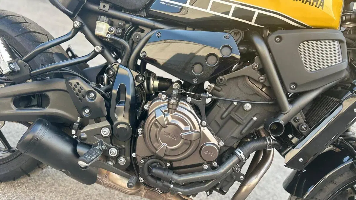 Yamaha XSR 700 ABS 60th Anniversary (2016 - 18)  (11)