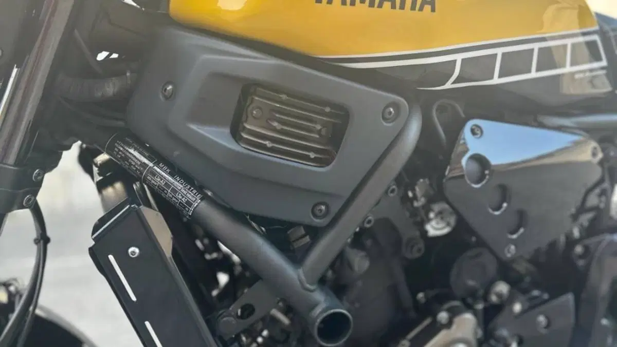Yamaha XSR 700 ABS 60th Anniversary (2016 - 18)  (14)