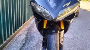 Yamaha YZF R1 (2007 - 08)  (8)