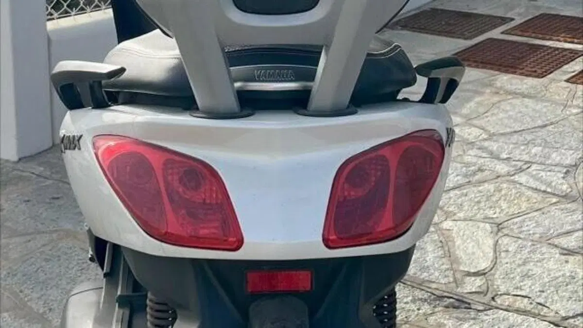 Yamaha X-Max 250 (2010 - 13)  (2)