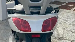 Yamaha X-Max 250 (2010 - 13)  (2)