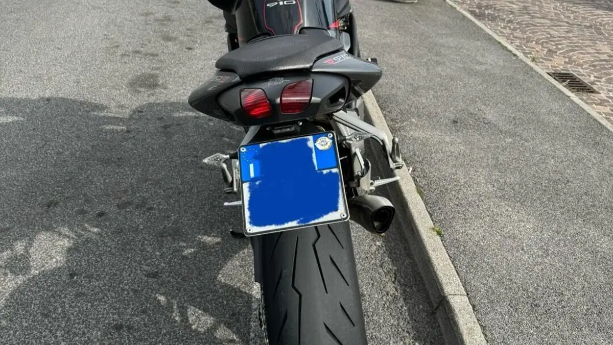 MV Agusta Brutale 910 R (2006 - 11)  (4)