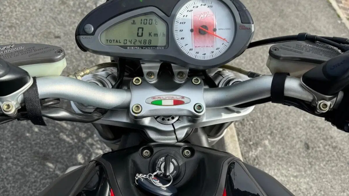 MV Agusta Brutale 910 R (2006 - 11)  (5)