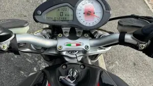 MV Agusta Brutale 910 R (2006 - 11)  (5)