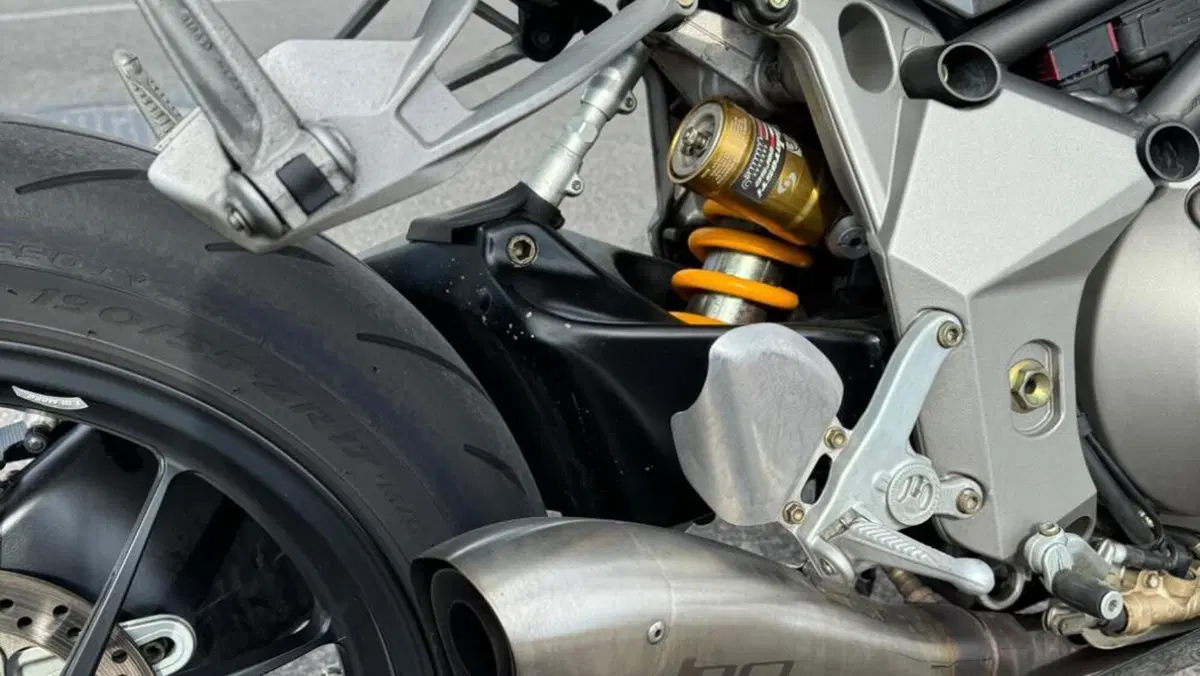 MV Agusta Brutale 910 R (2006 - 11)  (6)
