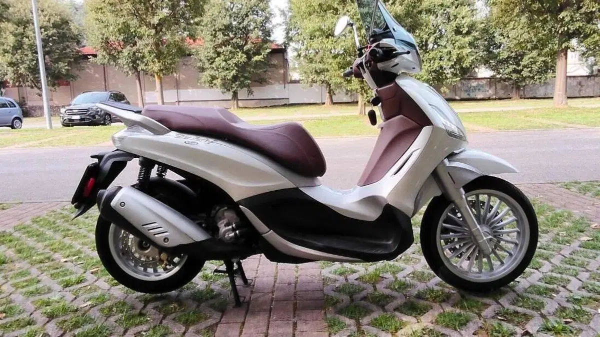 Piaggio Beverly 300 i.e. ABS-ASR (2016 - 20)  (3)