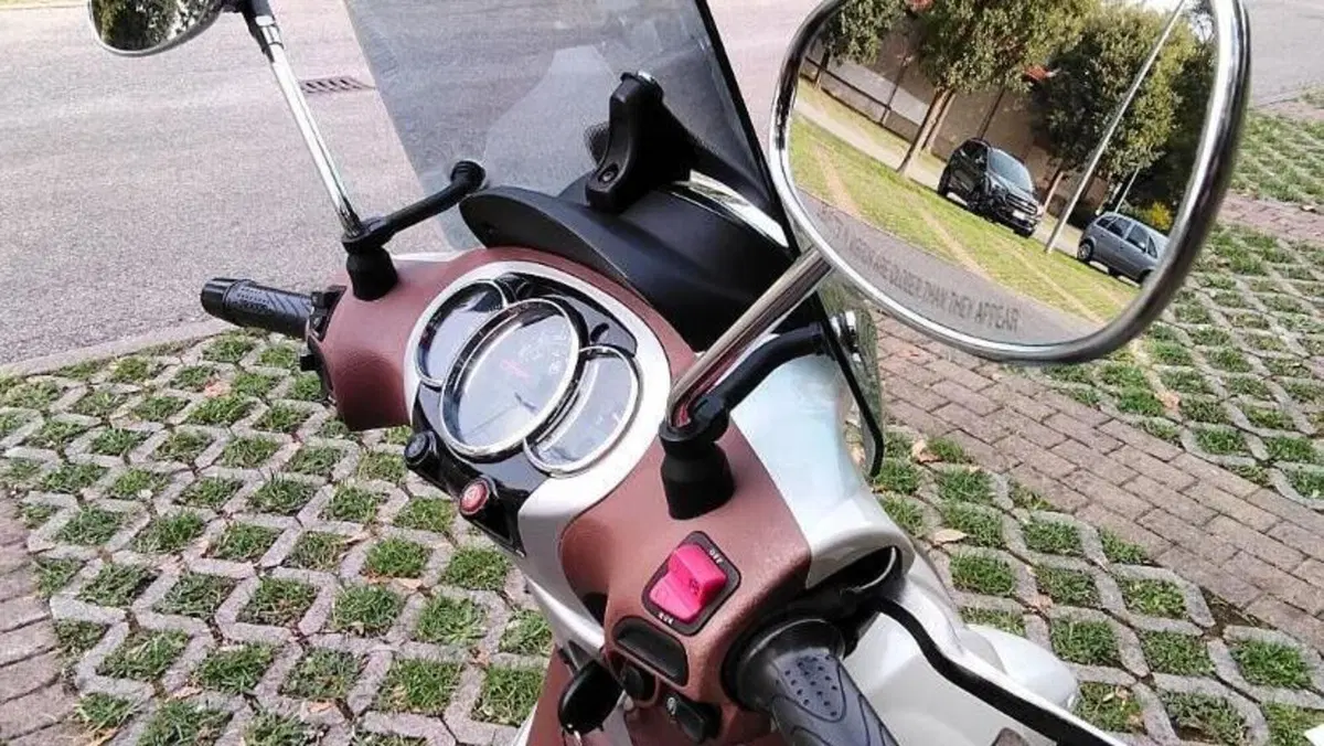Piaggio Beverly 300 i.e. ABS-ASR (2016 - 20)  (4)