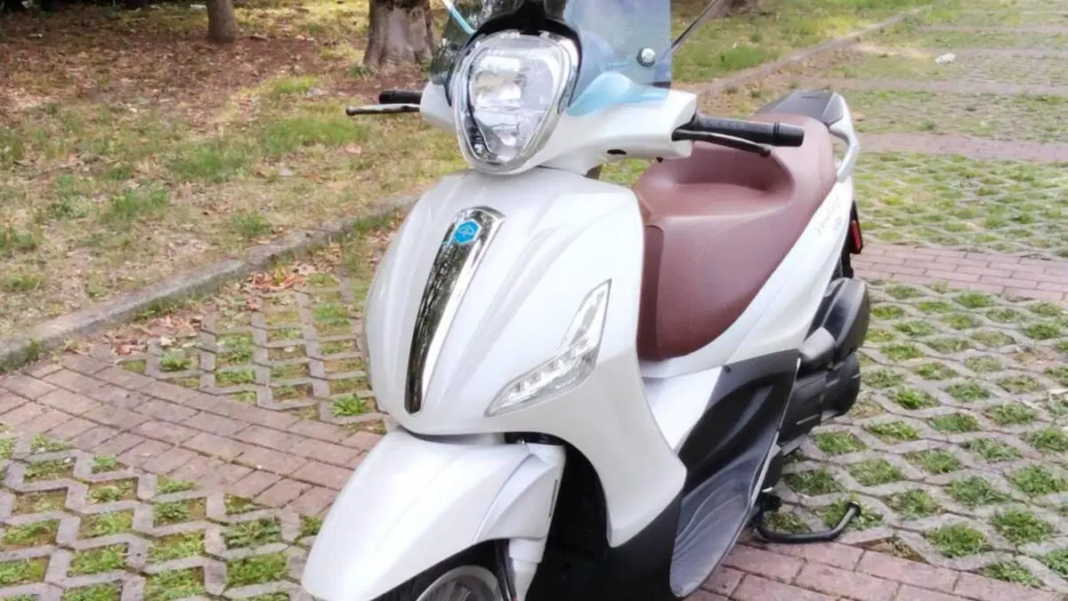 Piaggio Beverly 300 i.e. ABS-ASR (2016 - 20)  (6)