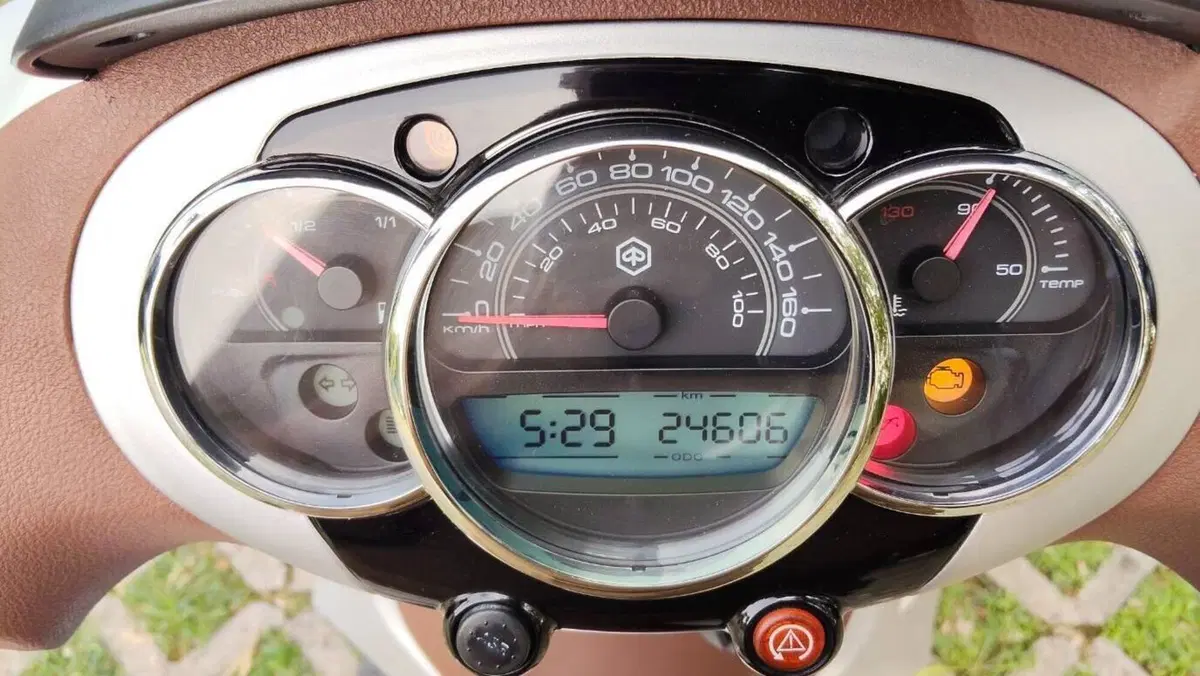 Piaggio Beverly 300 i.e. ABS-ASR (2016 - 20)  (7)