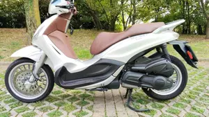 Piaggio Beverly 300 i.e. ABS-ASR (2016 - 20)  (5)