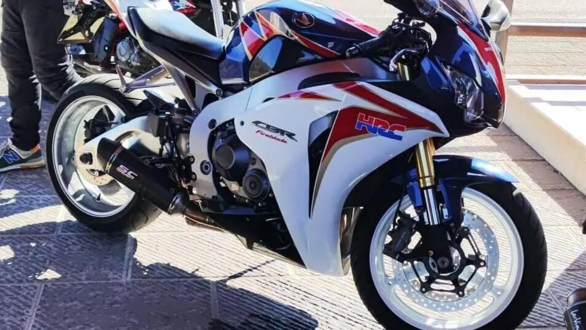 Honda CBR 1000 RR Fireblade (2008 - 11)  (3)