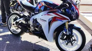 Honda CBR 1000 RR Fireblade (2008 - 11)  (3)