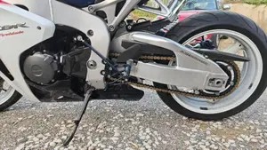 Honda CBR 1000 RR Fireblade (2008 - 11)  (4)