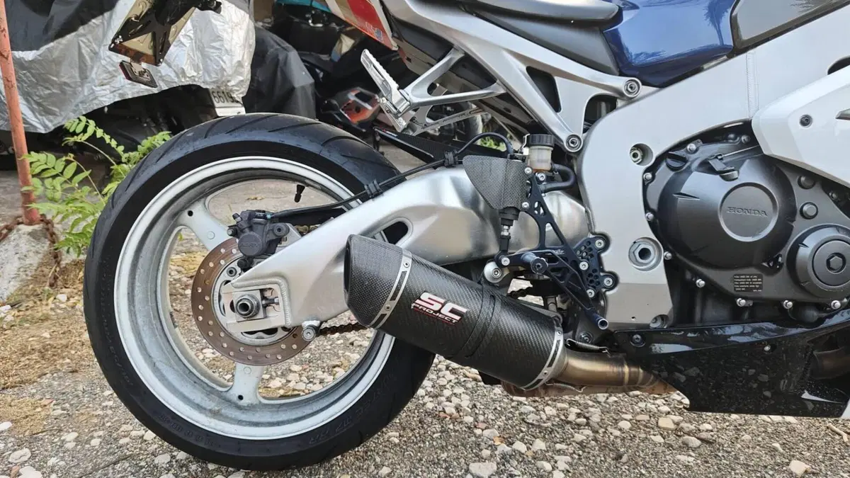 Honda CBR 1000 RR Fireblade (2008 - 11)  (5)