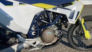 Husqvarna 701 Enduro (2021)  (2)
