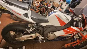 Honda CBR 1000 RR Fireblade (2004 - 05)  (4)