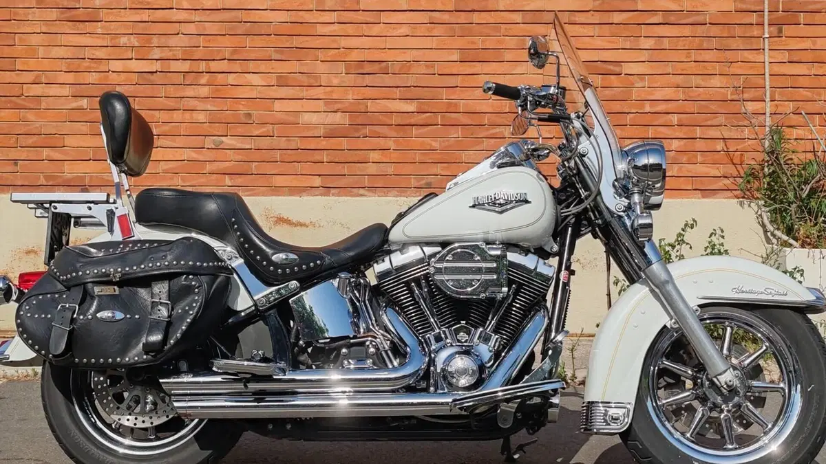 Harley-Davidson 1584 Heritage Classic (2008 - 10) - FLSTC 