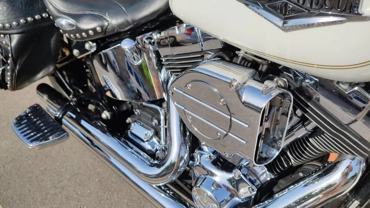 Harley-Davidson 1584 Heritage Classic (2008 - 10) - FLSTC  (8)