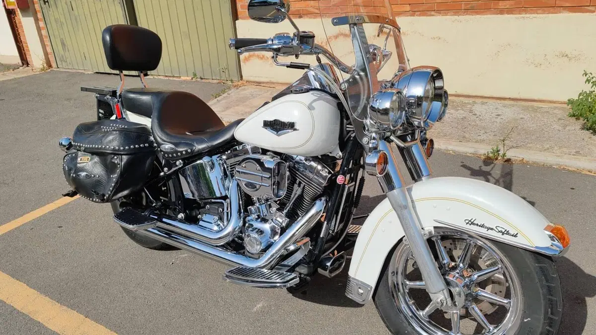 Harley-Davidson 1584 Heritage Classic (2008 - 10) - FLSTC  (11)