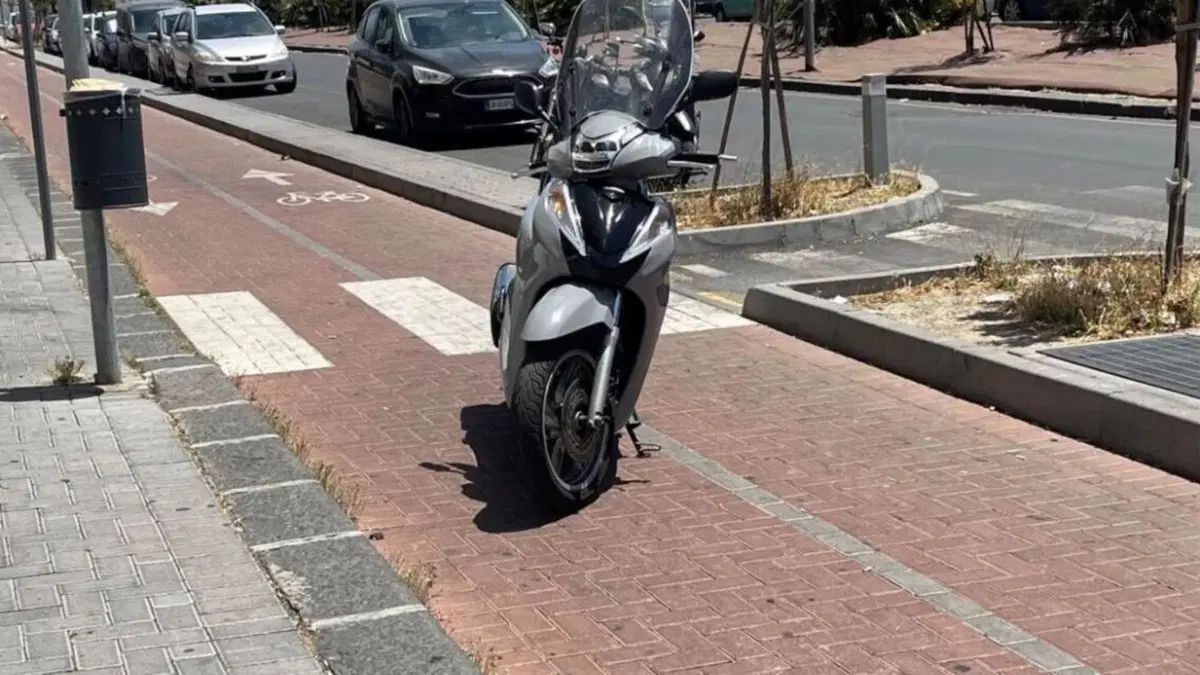 Honda SH 300 i Sport ABS (2018 - 20)  (2)