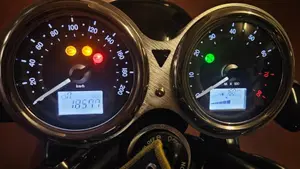 Triumph Bonneville T100 Black (2017 - 20)  (5)
