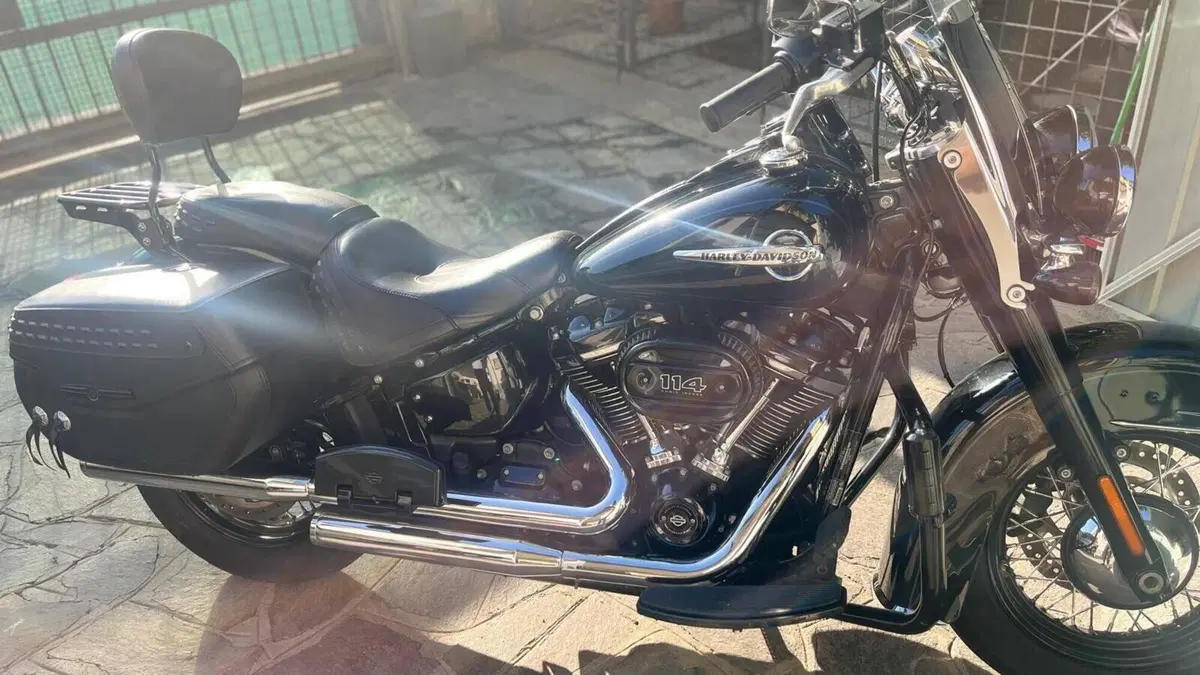 Harley-Davidson 107 Heritage Classic (2018 - 19) - FLHC  (2)