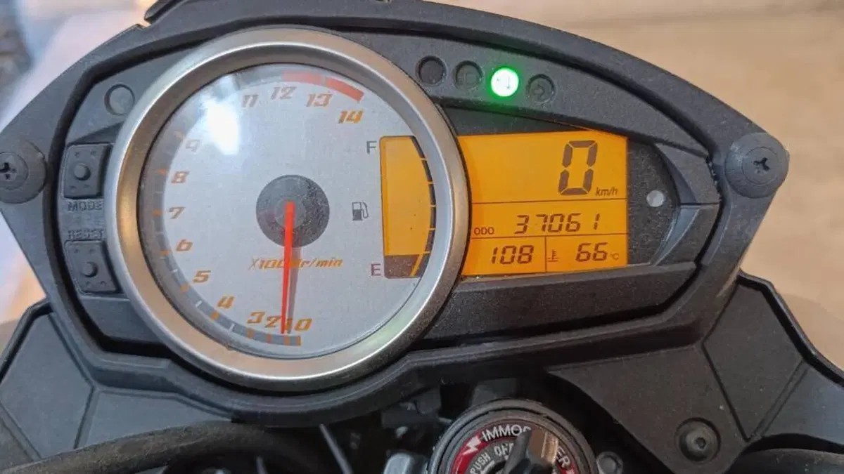 Kawasaki Z 750 (2007 - 14)  (5)