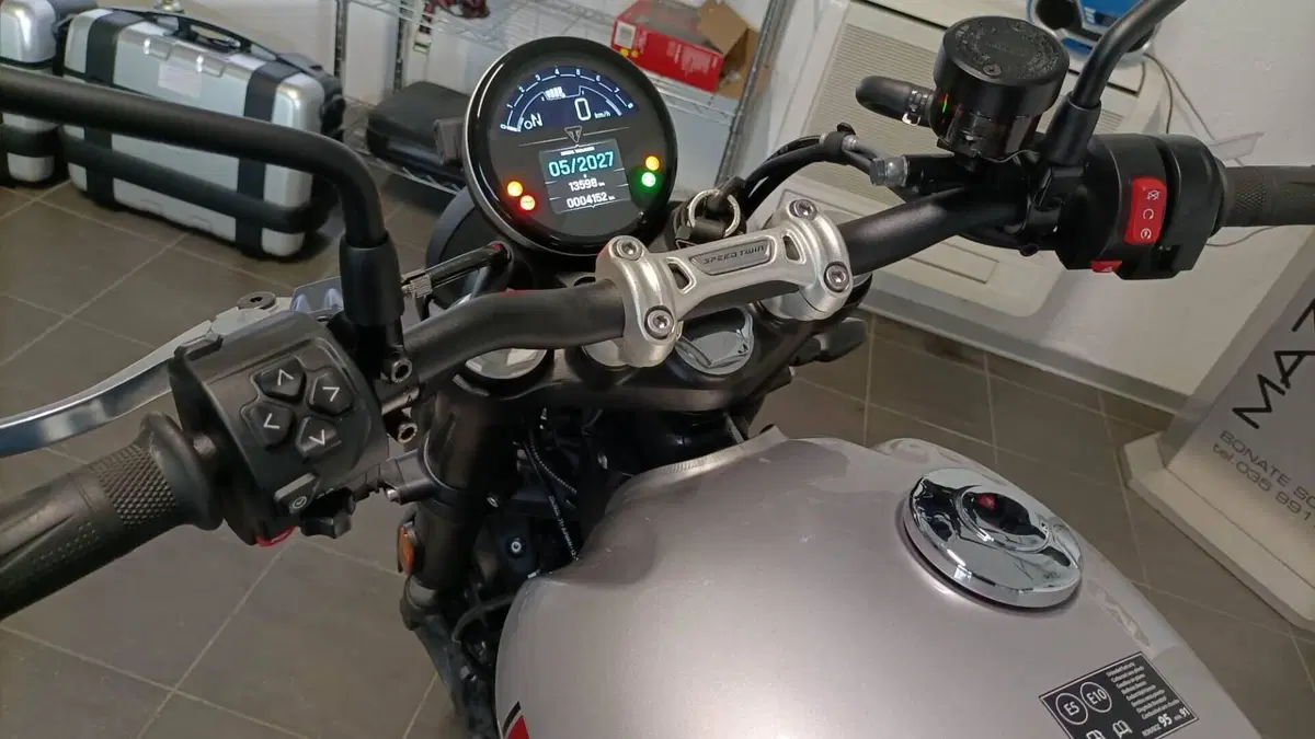 Triumph Speed Twin 900 (2025 - 26)  (8)