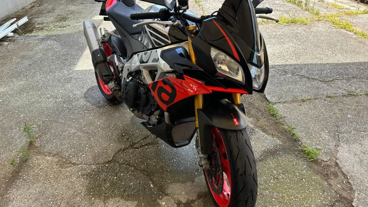 Aprilia Tuono V4 Factory (2017 - 18)  (2)