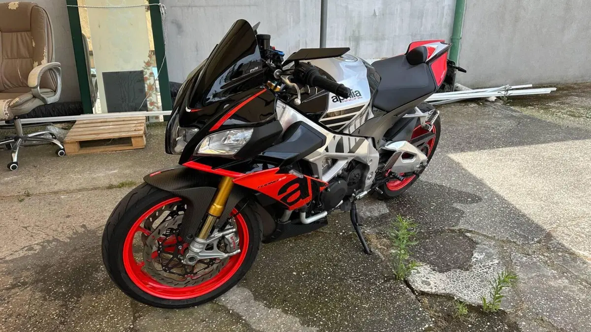 Aprilia Tuono V4 Factory (2017 - 18)  (3)