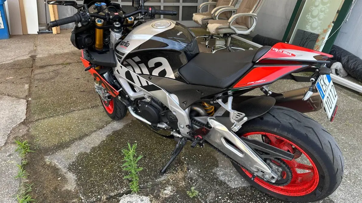 Aprilia Tuono V4 Factory (2017 - 18)  (4)