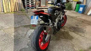 Aprilia Tuono V4 Factory (2017 - 18)  (5)