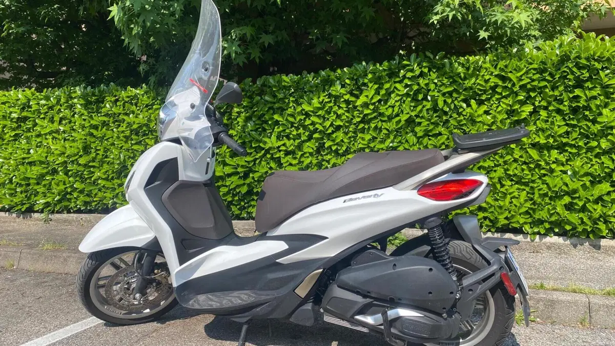 Piaggio Beverly 300 ABS-ASR (2021 - 25)  (2)