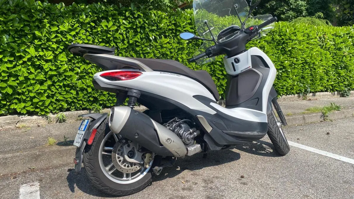 Piaggio Beverly 300 ABS-ASR (2021 - 25)  (4)