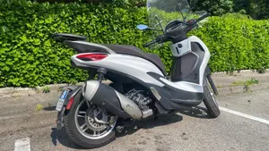 Piaggio Beverly 300 ABS-ASR (2021 - 25)  (4)