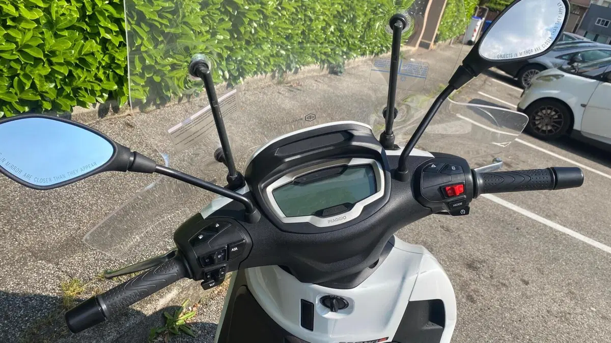 Piaggio Beverly 300 ABS-ASR (2021 - 25)  (8)