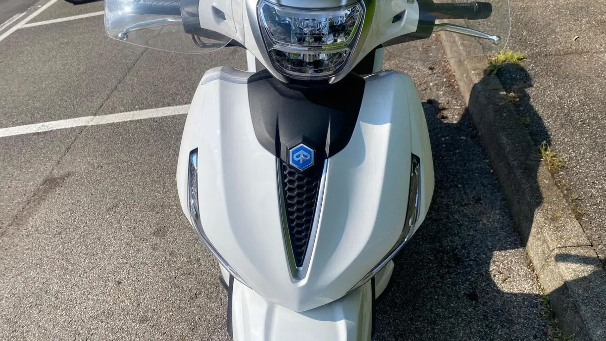 Piaggio Beverly 300 ABS-ASR (2021 - 25)  (10)