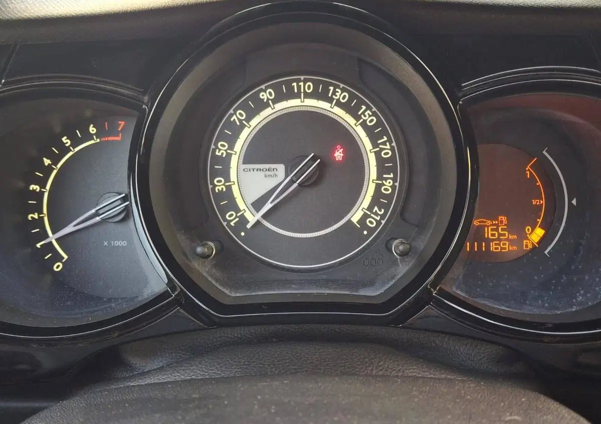 Citroen C3 1.2 VTi 82 Exclusive (12)