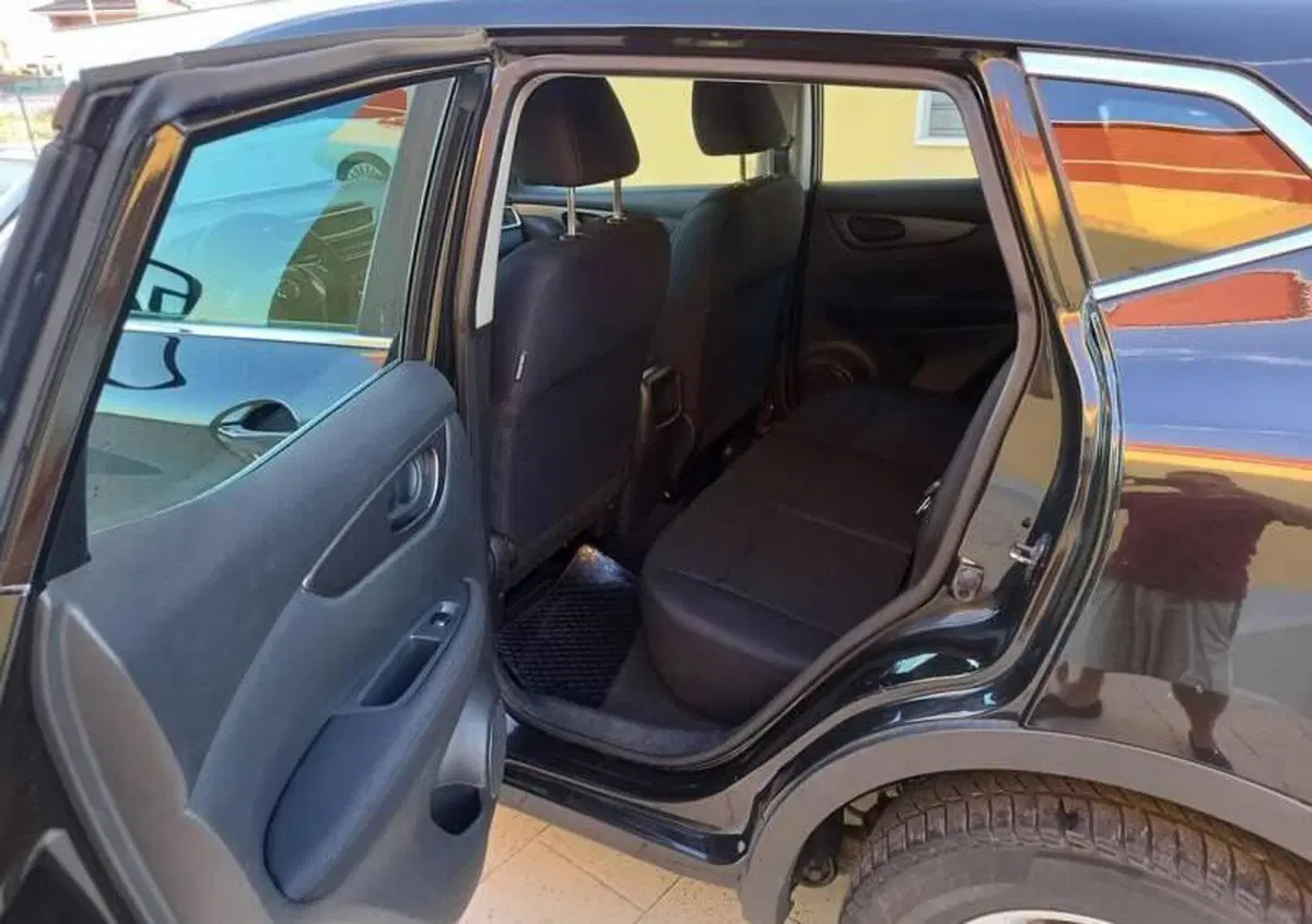 Nissan Qashqai 1.5 dCi Acenta (9)